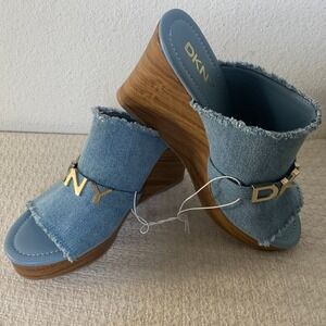 DKNY Cece Light Denim Frayed Logo Wedge Slides Sandals Blue Gold 8M Summer Boho